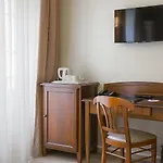 Western Au Trocadéro Hotel 3*