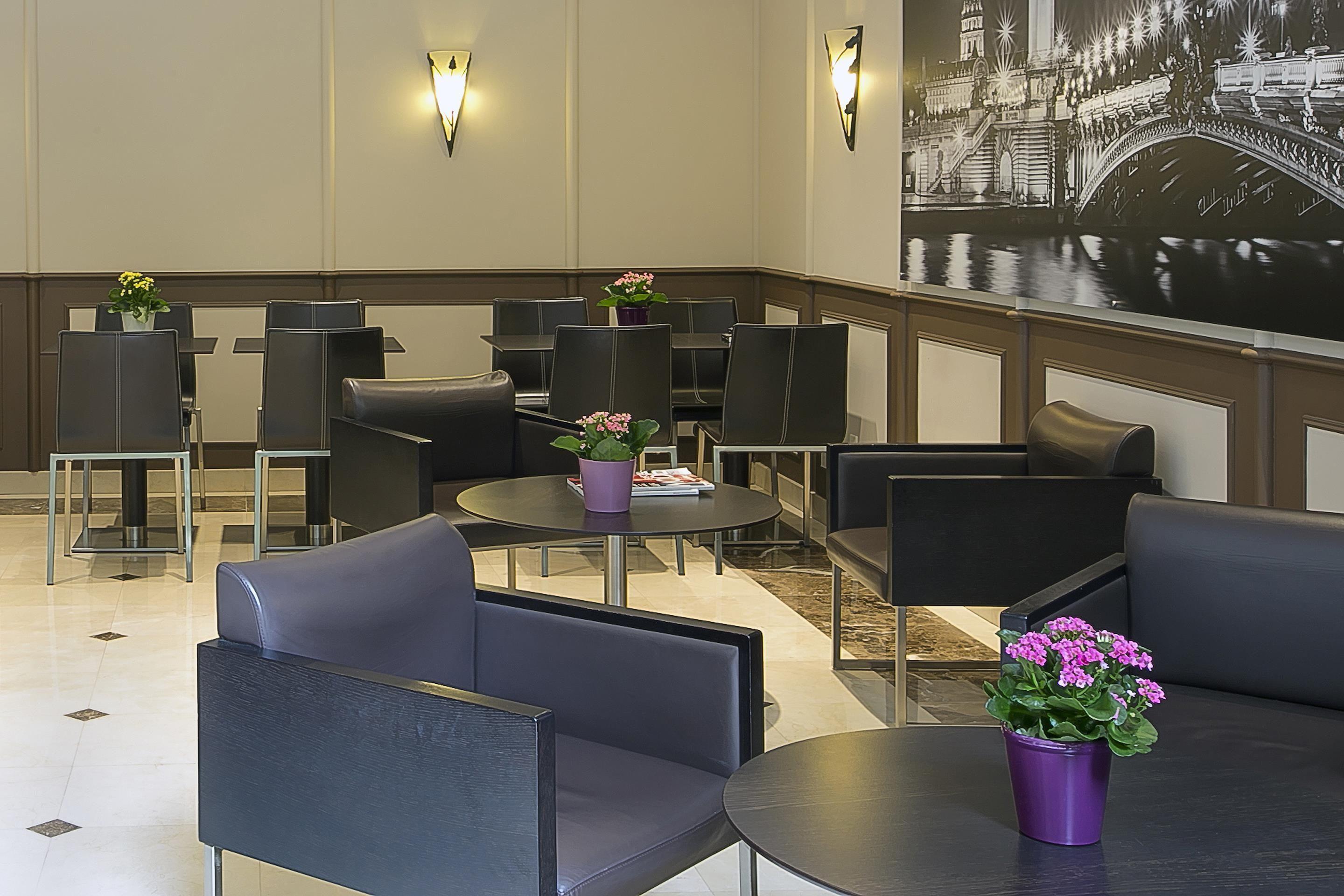 Western Au Trocadéro Hotel