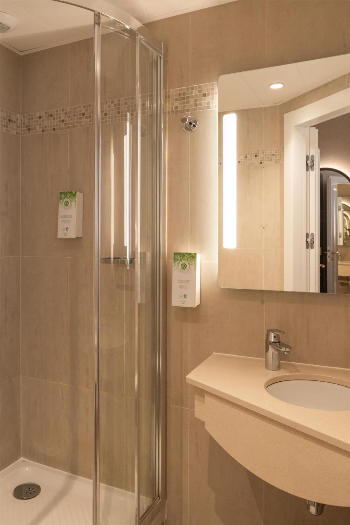 Western Au Trocadéro Hotel